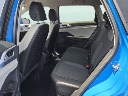 New 2026 Volkswagen Taos SE FWD image 9