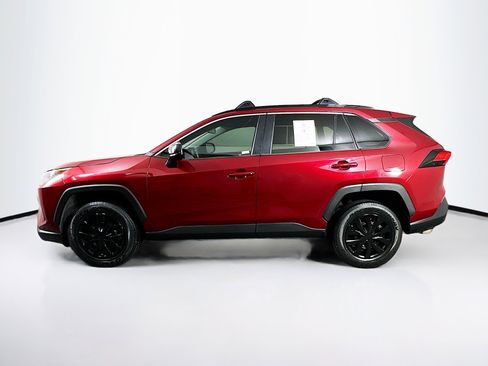 Used 2020 Toyota RAV4 LE image 4