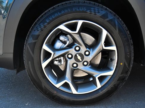 Used 2025 Chevrolet Trax LT FWD image 12