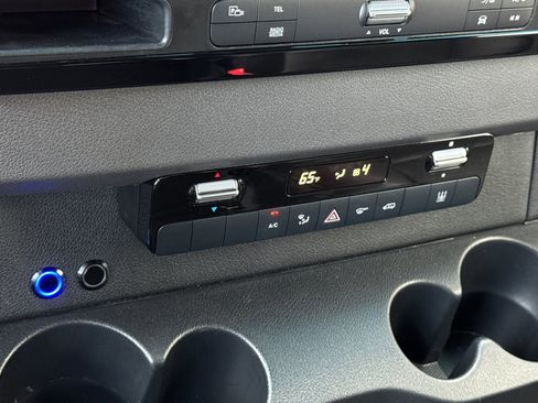 Used 2024 Mercedes-Benz eSprinter 170 Cargo image 22