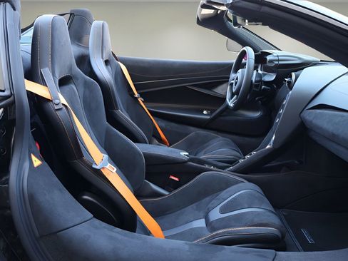 Used 2026 McLaren 750S Spider image 19