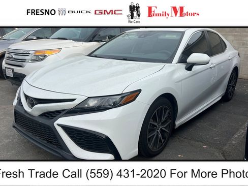 Used 2023 Toyota Camry SE image 1