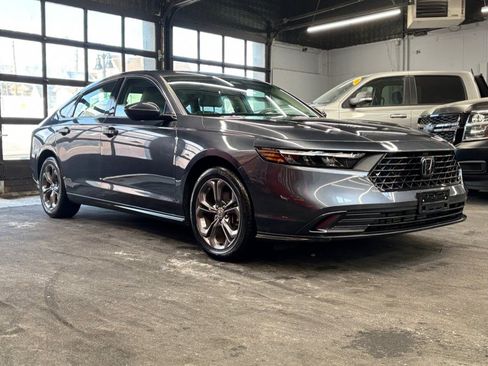 Used 2023 Honda Accord EX image 3