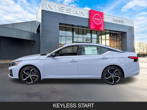 New 2025 Nissan Altima 2.5 SR image 5