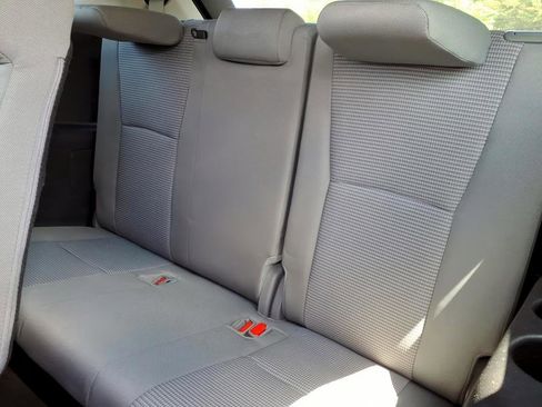 Used 2025 Toyota Highlander LE FWD image 13