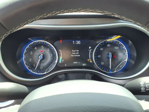 Used 2024 Chrysler Pacifica Touring-L FWD image 21