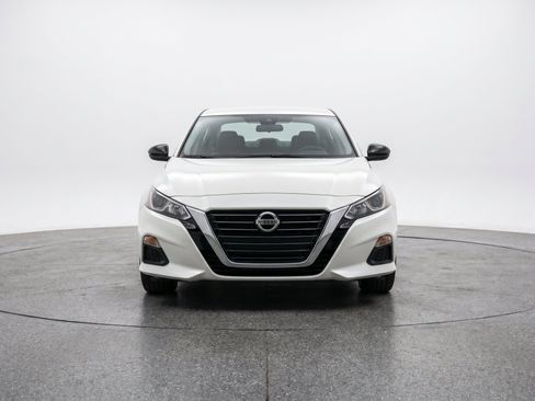 Used 2025 Nissan Altima 2.5 SV FWD image 2