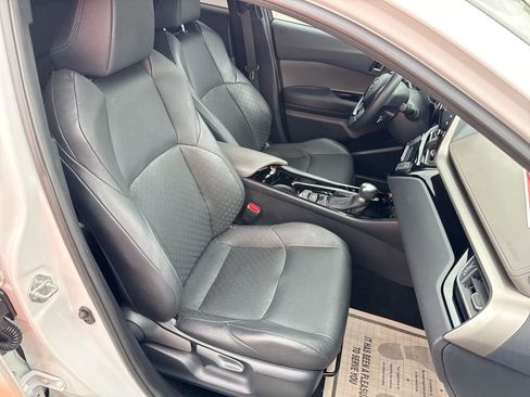 Used 2022 Toyota C-HR Limited FWD image 24