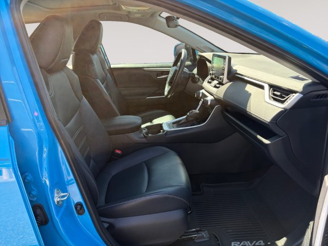 Used 2020 Toyota RAV4 XLE Premium FWD image 12