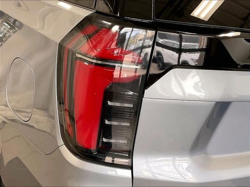 Used 2025 Chevrolet Tahoe Z71 AWD/4WD image 34