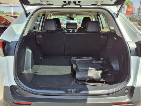 Certified 2022 Toyota RAV4 LE AWD/4WD image 8