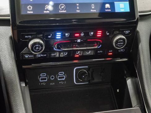 Certified 2022 Jeep Grand Cherokee Overland w/ Luxury Tech Group IV AWD/4WD image 26