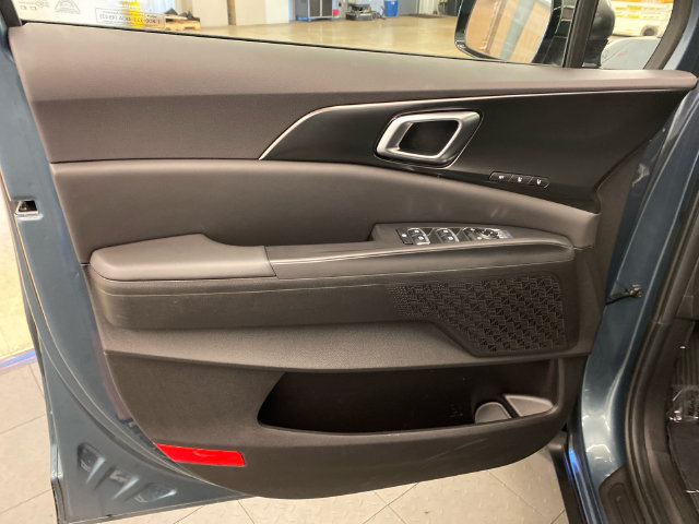 Used 2026 Kia Carnival SX w/ SX Dark Edition Package FWD image 14
