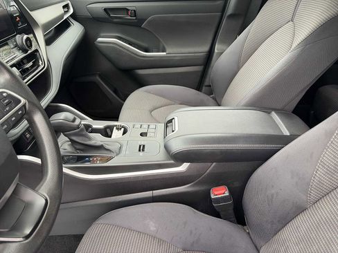Used 2023 Toyota Highlander L image 21