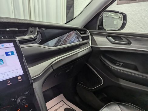 Used 2023 Jeep Grand Cherokee 4WD 4xe w/ Luxury Tech Group II image 20