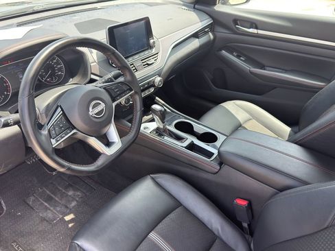 Used 2025 Nissan Altima 2.5 SR FWD image 12