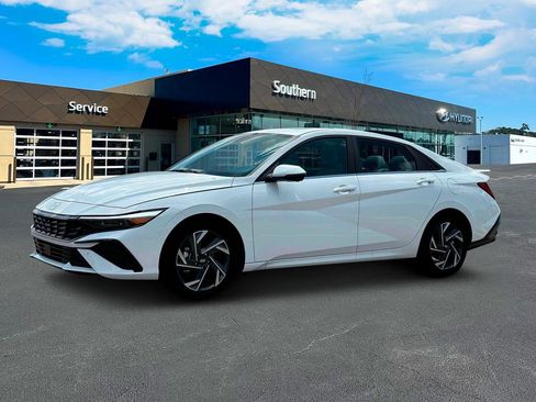 New 2025 Hyundai Elantra Limited image 2
