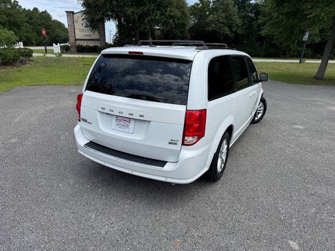 Used 2019 Dodge Grand Caravan SXT w/ Mopar Premium Addition Group FWD image 5