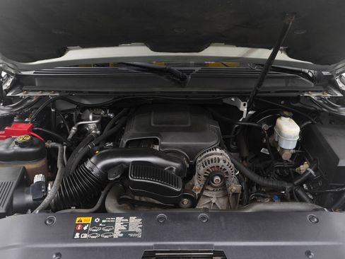 Used 2013 Chevrolet Avalanche LTZ image 33