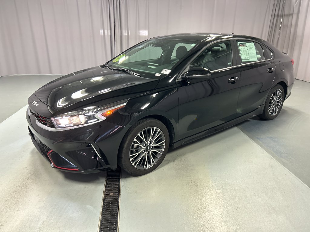 Used 2024 Kia Forte GT-Line w/ GT-Line Premium Package FWD image 3