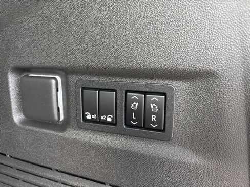 Used 2021 GMC Yukon XL Denali w/ Denali Ultimate Package AWD/4WD image 14