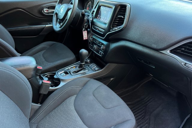 Used 2019 Jeep Cherokee Latitude w/ Popular Appearance Group AWD/4WD image 18
