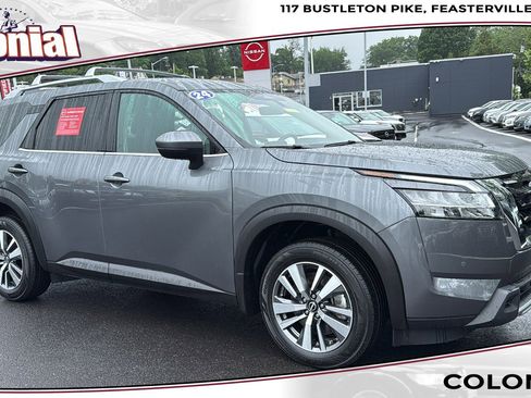 Certified 2024 Nissan Pathfinder SL image 1