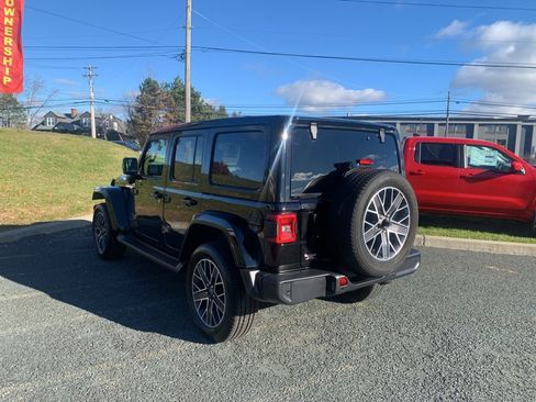 Used 2022 Jeep Wrangler Unlimited Sahara image 5