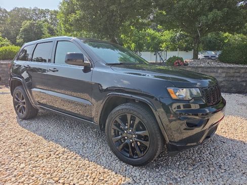Used 2019 Jeep Grand Cherokee Altitude AWD/4WD image 1