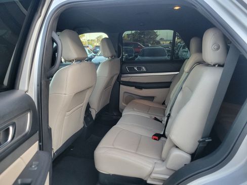 Used 2018 Ford Explorer XLT w/ Equipment Group 202A AWD/4WD image 21