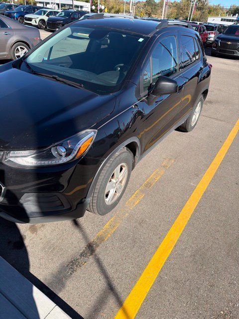 Used 2021 Chevrolet Trax LT w/ Driver Confidence Package AWD/4WD image 3