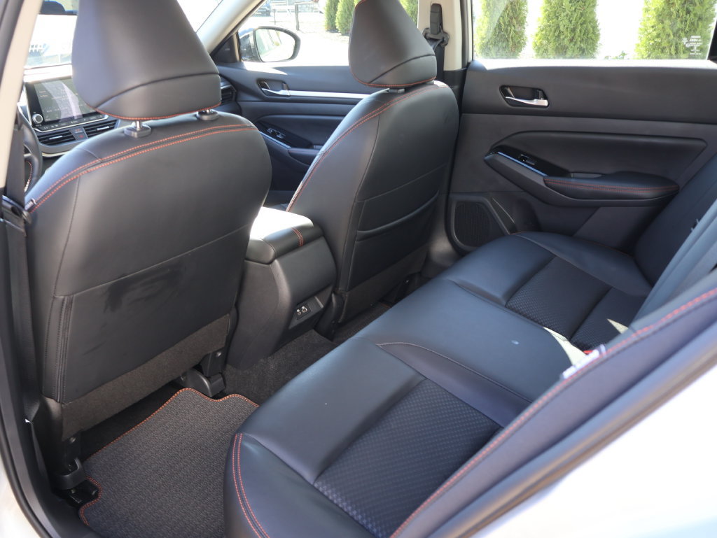 Used 2025 Nissan Altima 2.5 SR FWD image 8