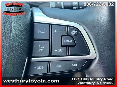 Used 2023 Toyota Highlander LE AWD/4WD image 26