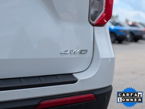 Certified 2024 Ford Explorer XLT w/ Class IV Trailer Tow Package AWD/4WD image 12
