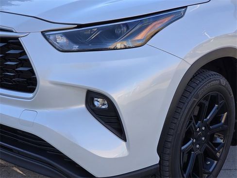 Used 2024 Toyota Highlander LE image 6