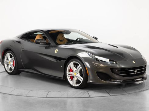 Used 2019 Ferrari Portofino RWD image 18