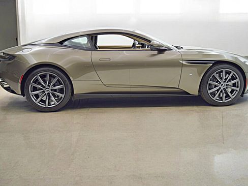 Used 2018 Aston Martin DB11 V12 image 10