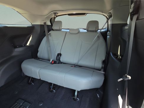 Used 2025 Toyota Sienna XLE image 15