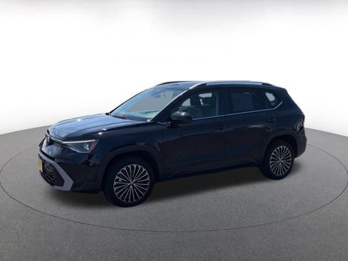 Used 2026 Volkswagen Taos SE FWD image 6