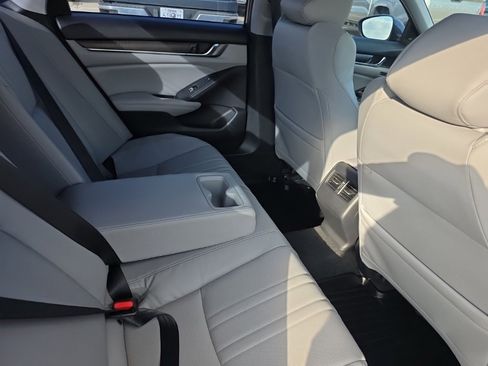 Used 2018 Honda Accord Touring image 16