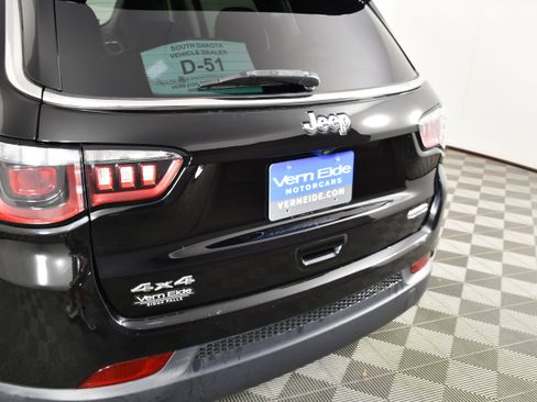 Used 2018 Jeep Compass Latitude w/ Cold Weather Group AWD/4WD image 15