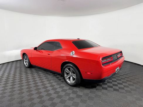 Used 2015 Dodge Challenger SXT w/ Driver Convenience Group RWD image 14