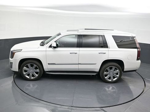 Used 2019 Cadillac Escalade Luxury image 16