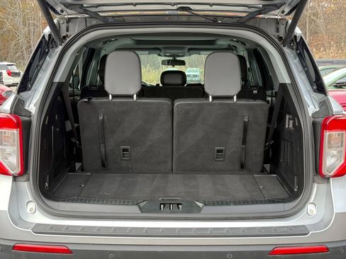 Certified 2022 Ford Explorer XLT w/ Equipment Group 202A image 13