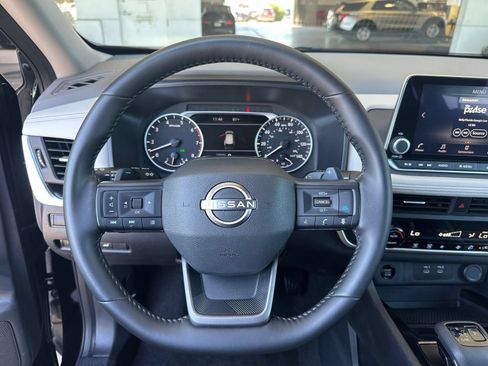 Used 2025 Nissan Rogue SV FWD image 30