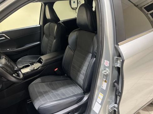 Used 2025 Mitsubishi Outlander AWD image 18