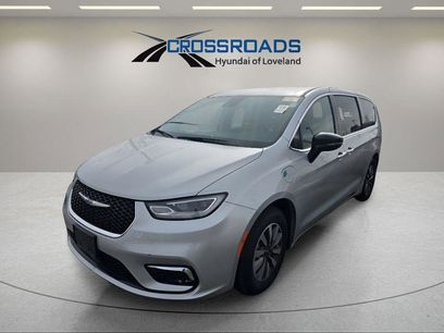 Used 2024 Chrysler Pacifica Select