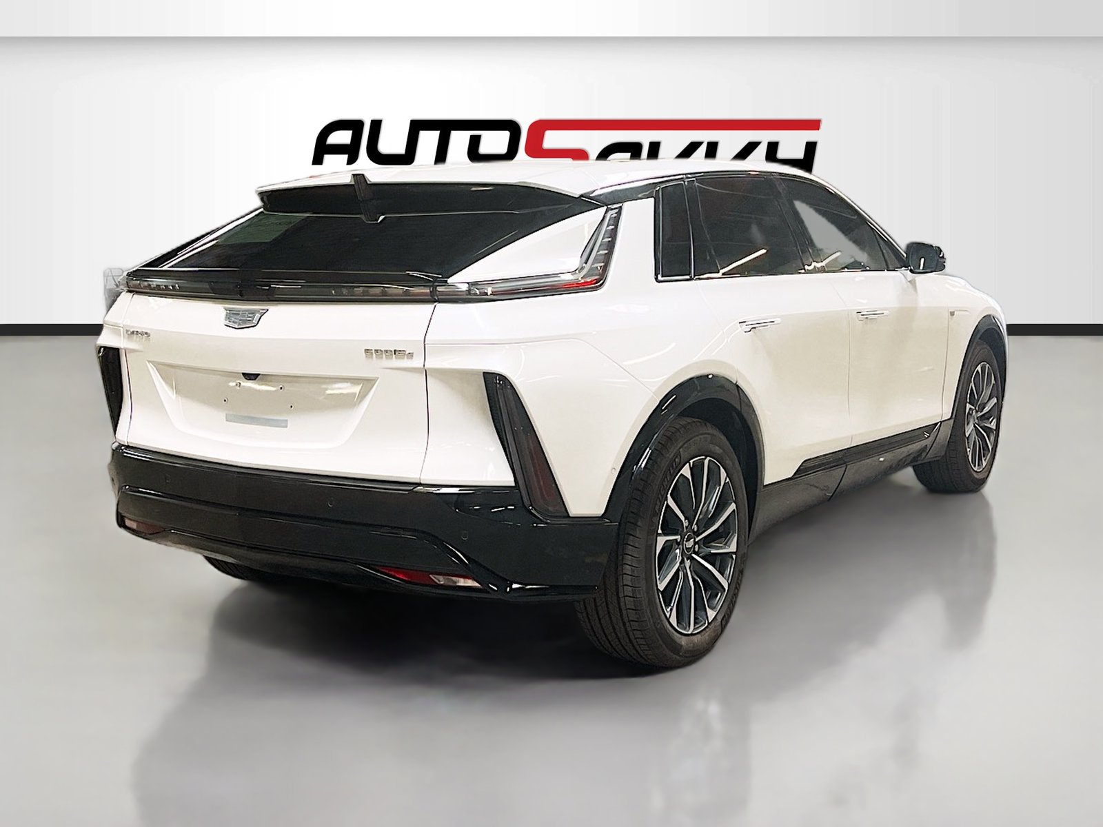 Used 2025 Cadillac Lyriq Sport w/ LPO, Floor Liner Package AWD/4WD image 7