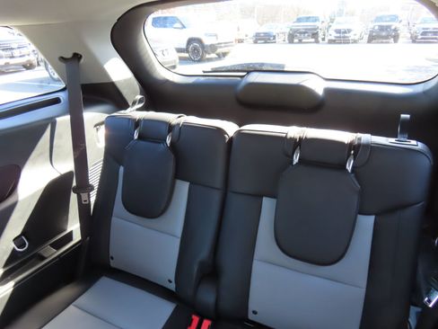 Used 2024 Ford Explorer XLT w/ Equipment Group 202A image 30