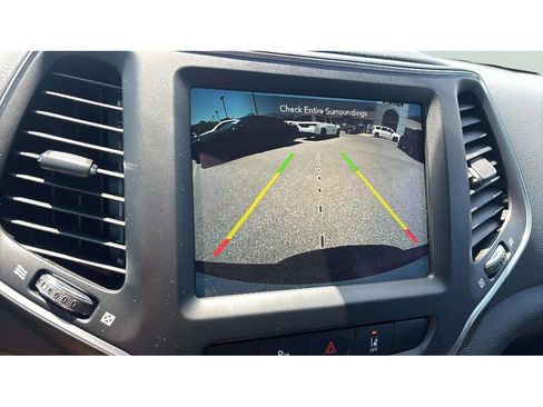 Used 2023 Jeep Cherokee Altitude Lux AWD/4WD image 17